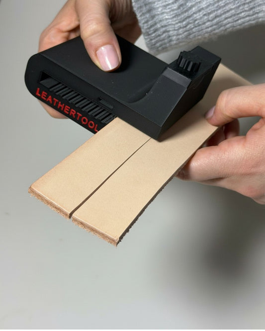 Deri kemer yapımı için kullanılan hassas ölçülü profesyonel şerit kesici aparatı.