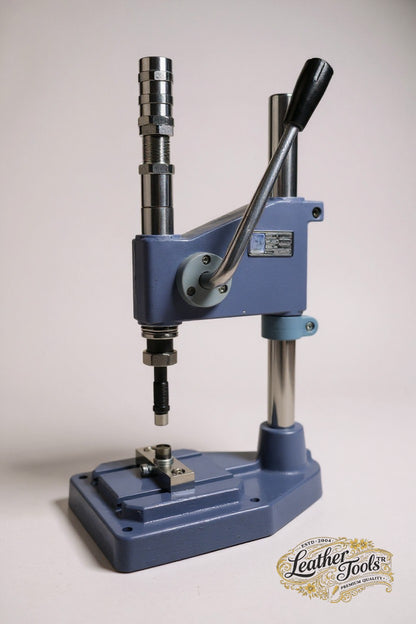 Darbeli tulumba pres el presi yan görünüm metal gövde ve kol yapısı