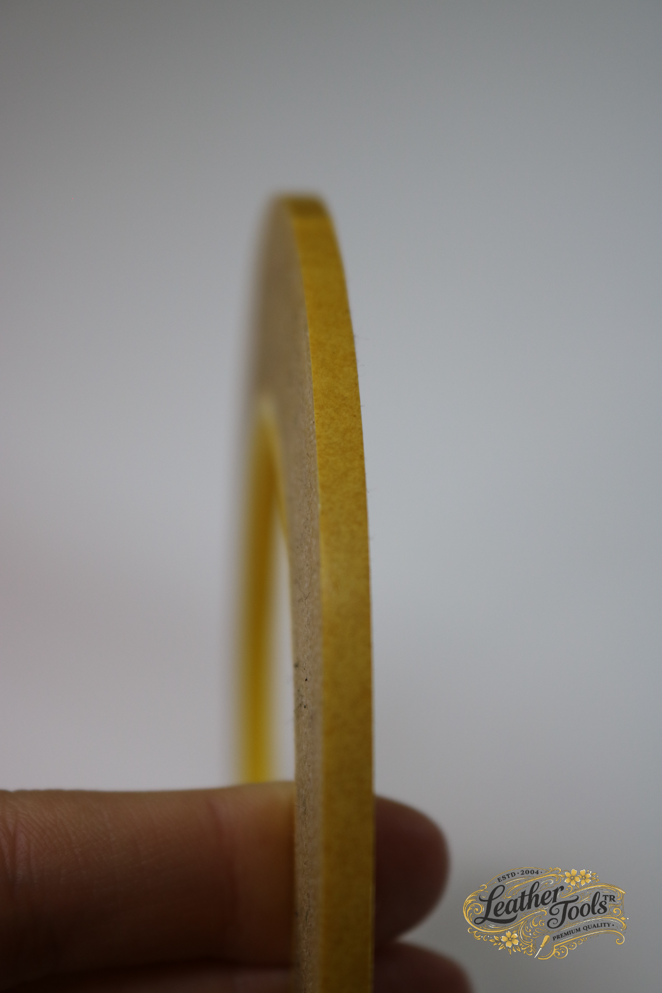 3 mm çift taraflı bant ile deri parçaların dikiş öncesi sabitlenmesi