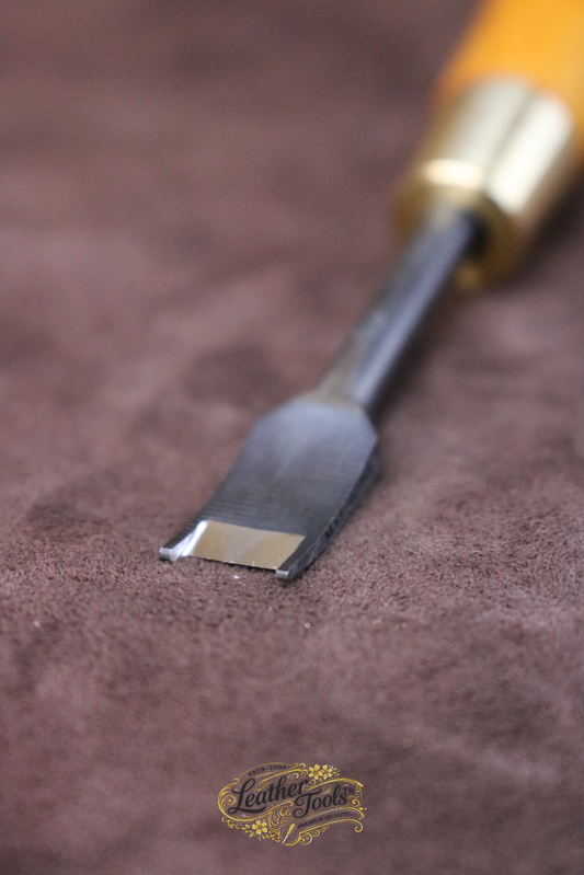 Usta seviye deri kenar inceltme bıçağı ile lifsiz ve pürüzsüz skiving işlemi