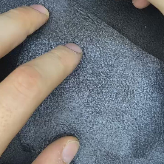 İz maat uygulaması ile premium görünümlü deri kenarı