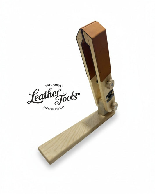 LeatherToolsTR deri korumalı ağız yapısına sahip profesyonel oturaklı ahşap deri dikiş mengenesi (stitching pony).