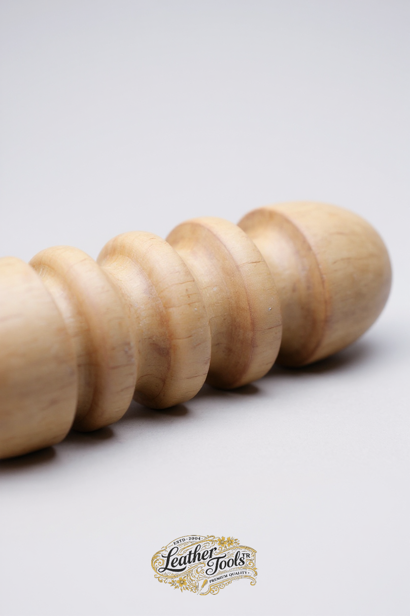 Perdah ile deri kenarlarında profesyonel parlatma işlemi